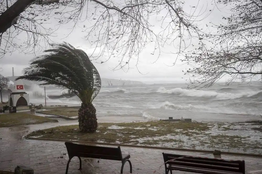 Akdeniz için fırtına uyarısı