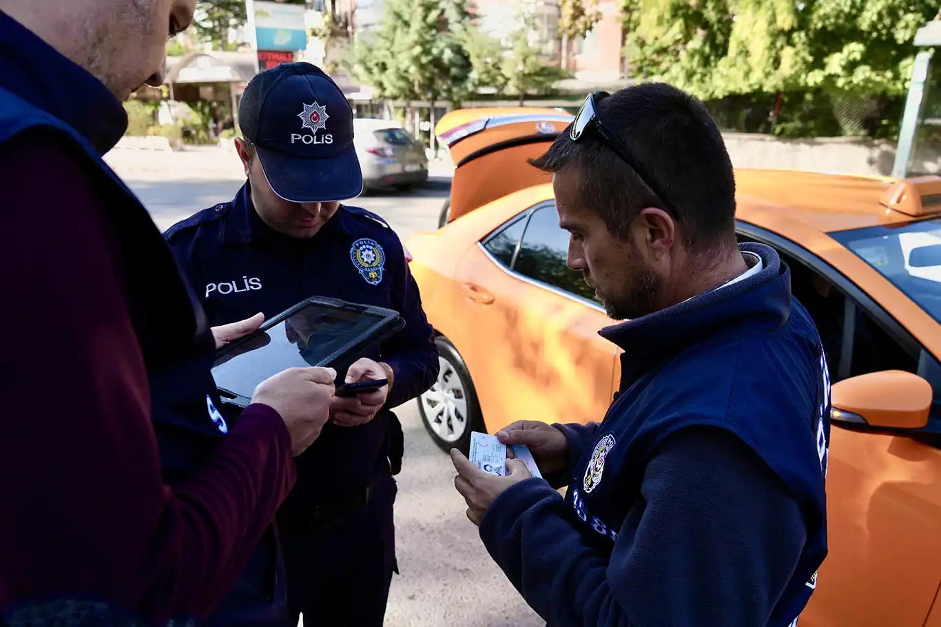 831 kişi polis ekipleri tarafından yakalandı