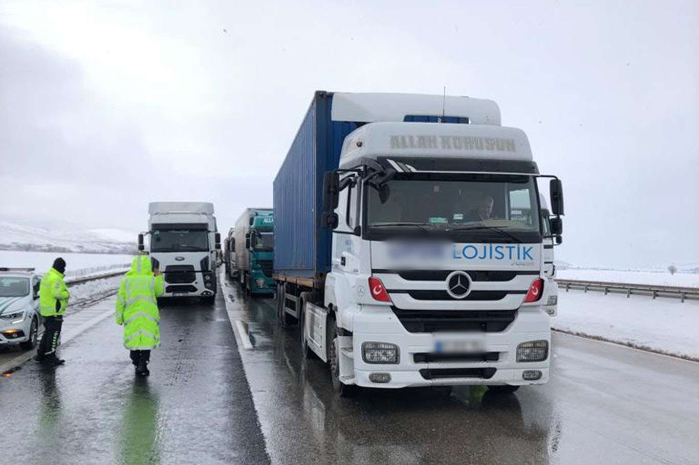 Antalya-Konya yolu tır geçişine kapatıldı