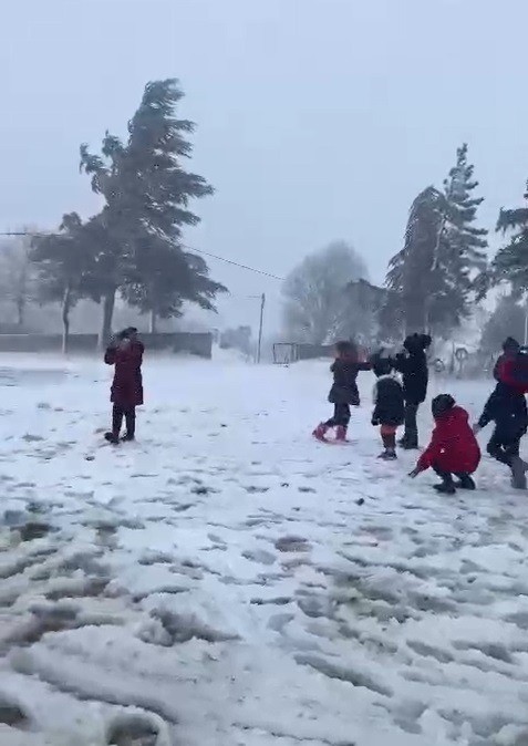 O ilimizde kar nedeni ile okullar  tatil