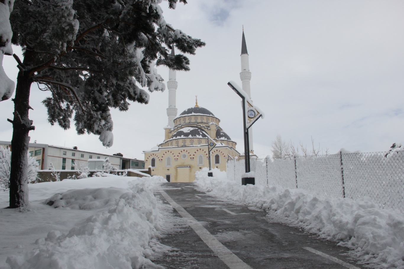 Bitlis kara gömüldü