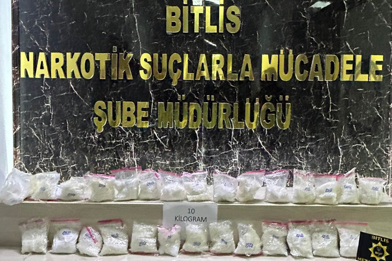 Otobüste 10 kilo uyuşturucu çıktı