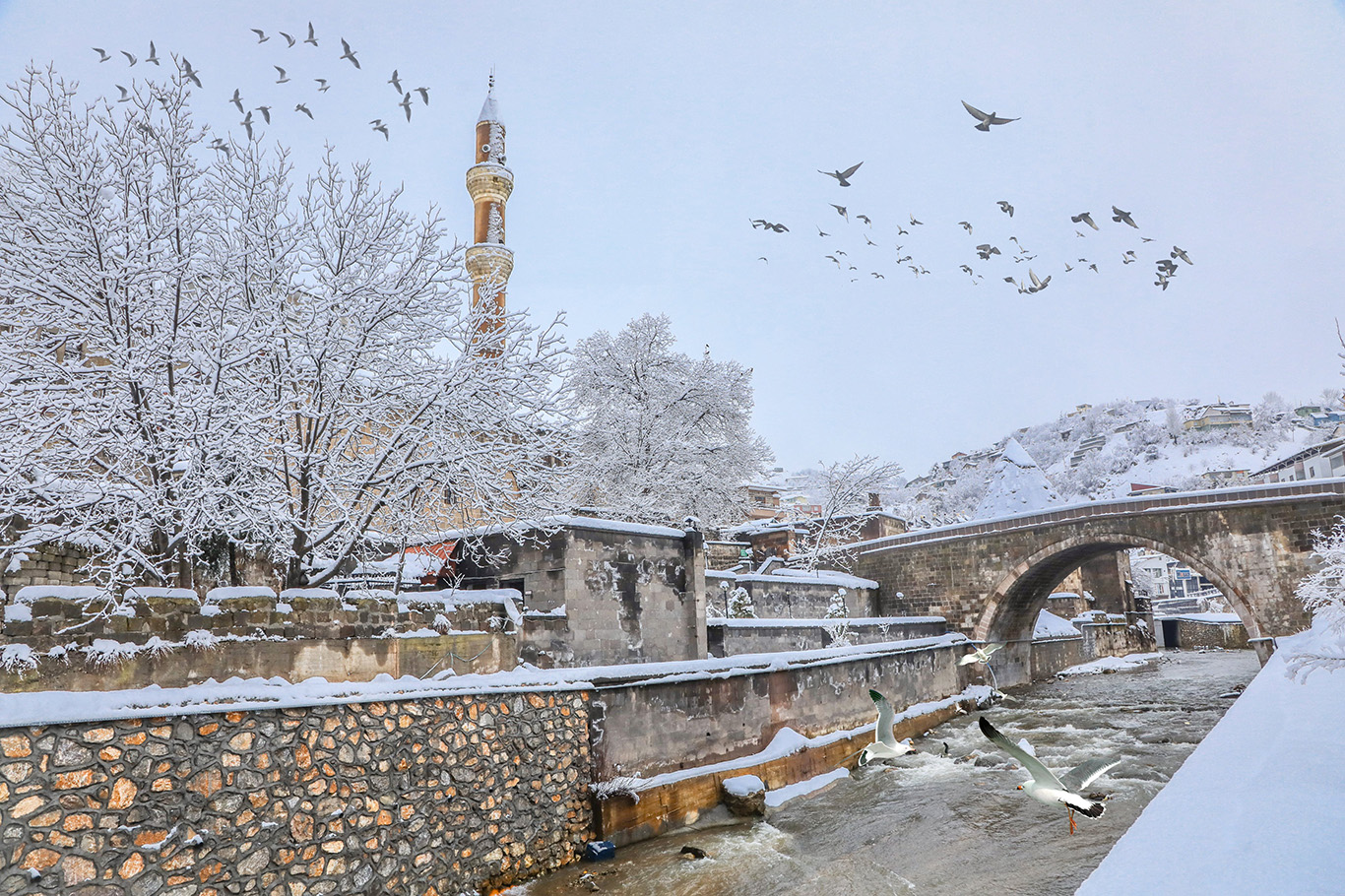 Bitlis'te 213 köy yolu ulaşıma açıldı