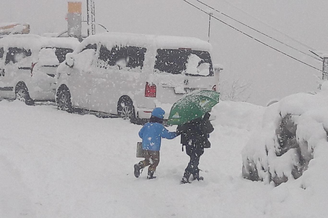 Bitlis'te eğitime yoğun kar engelli