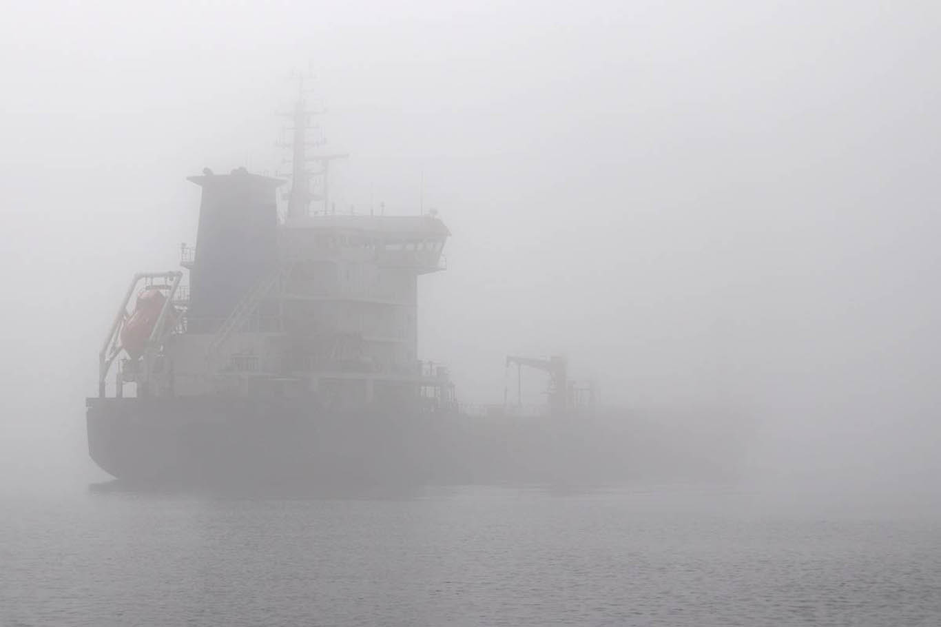 Çanakkale Boğazı tek yönlü olarak deniz trafiğine kapatıldı