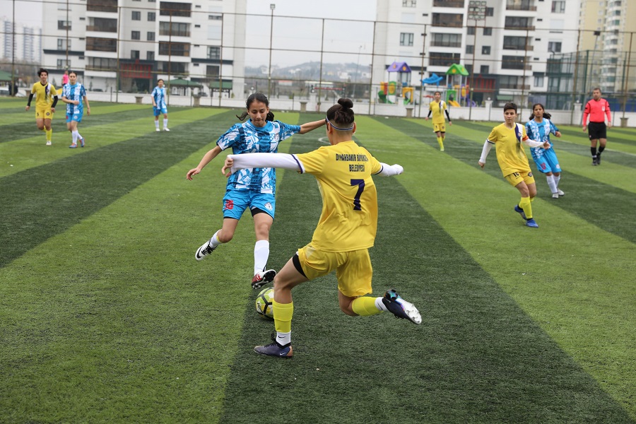 Diyarbakırlı kadın futbol takımı sezona galibiyetle başladı