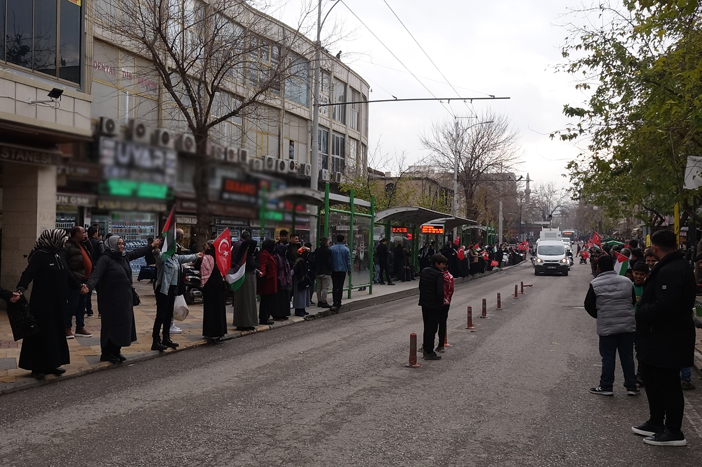 Gazze için Şanlıurfa'da insan zinciri oluşturuldu