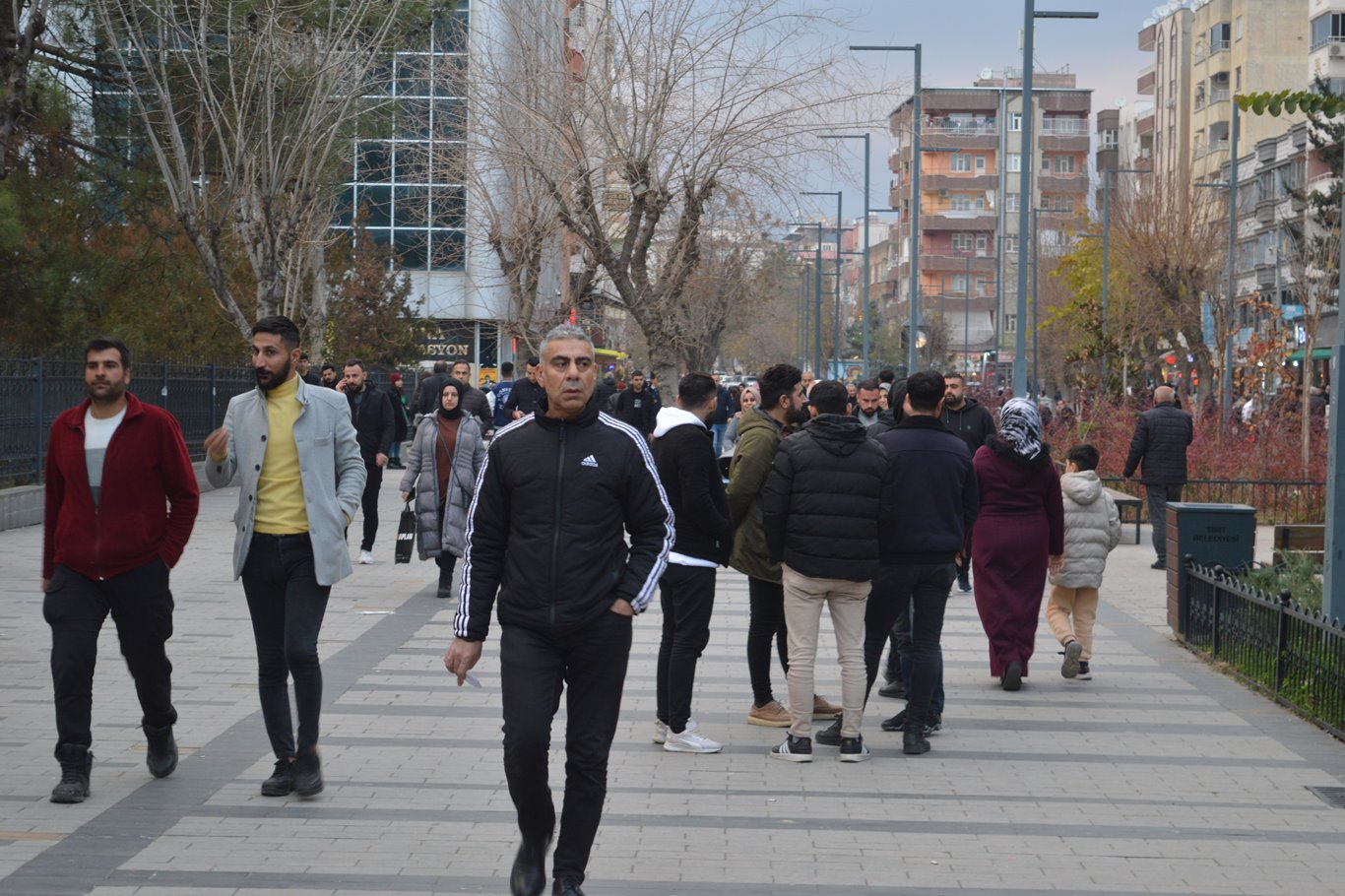 Halk: Satın alınan her işgal malı, Filistin'de bir çocuğa kurşun olarak gidiyor!