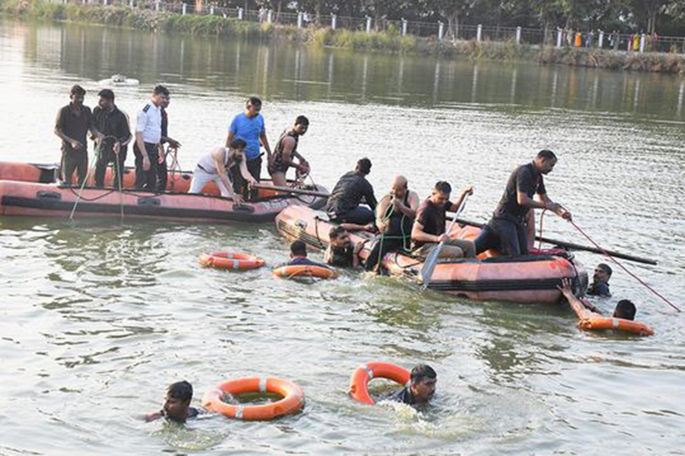 Hindistan’da tekne alabora oldu: 14 ölü