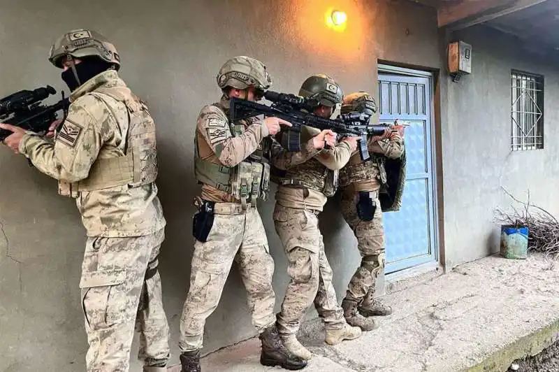 İzmir'de PKK operasyonu: 6 gözaltı