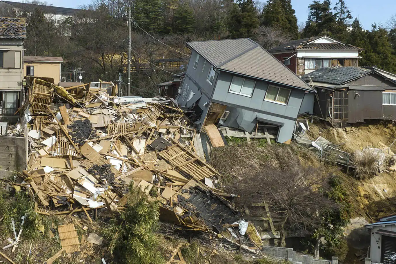 Japonya'daki depremde ölenlerin sayısı 213'e yükseldi