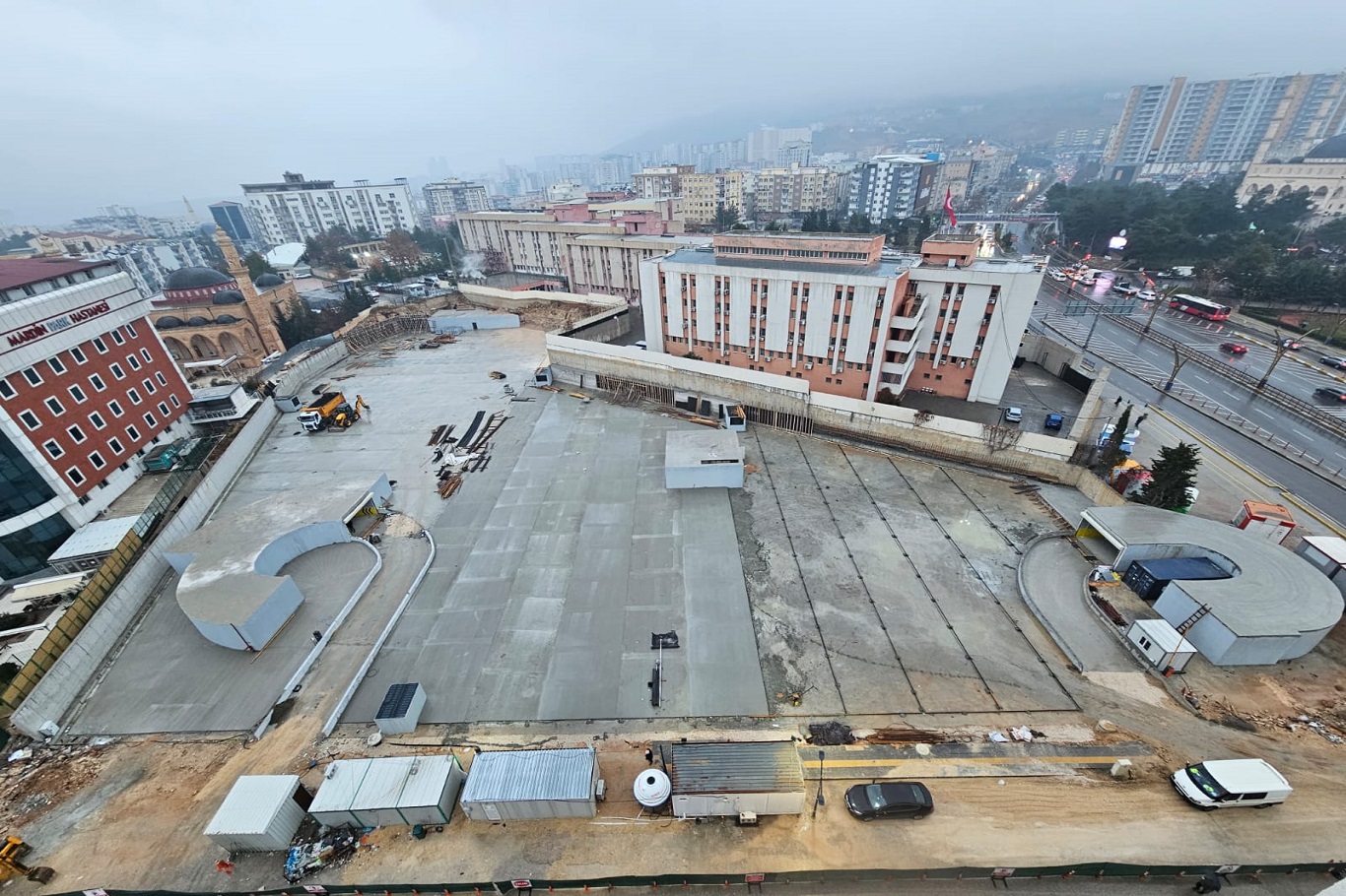 Katlı Otopark Projesinde çevre düzenleme çalışmaları başladı