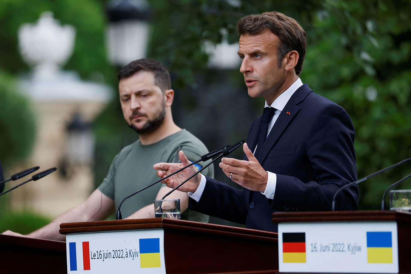 Macron ile Zelenskiy savaştaki son durumu görüştü