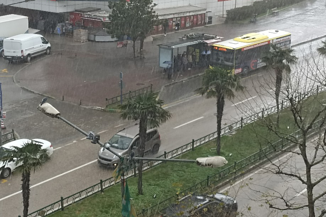 Meteorolojinin uyardığı Bursa'da yağış etkili oluyor