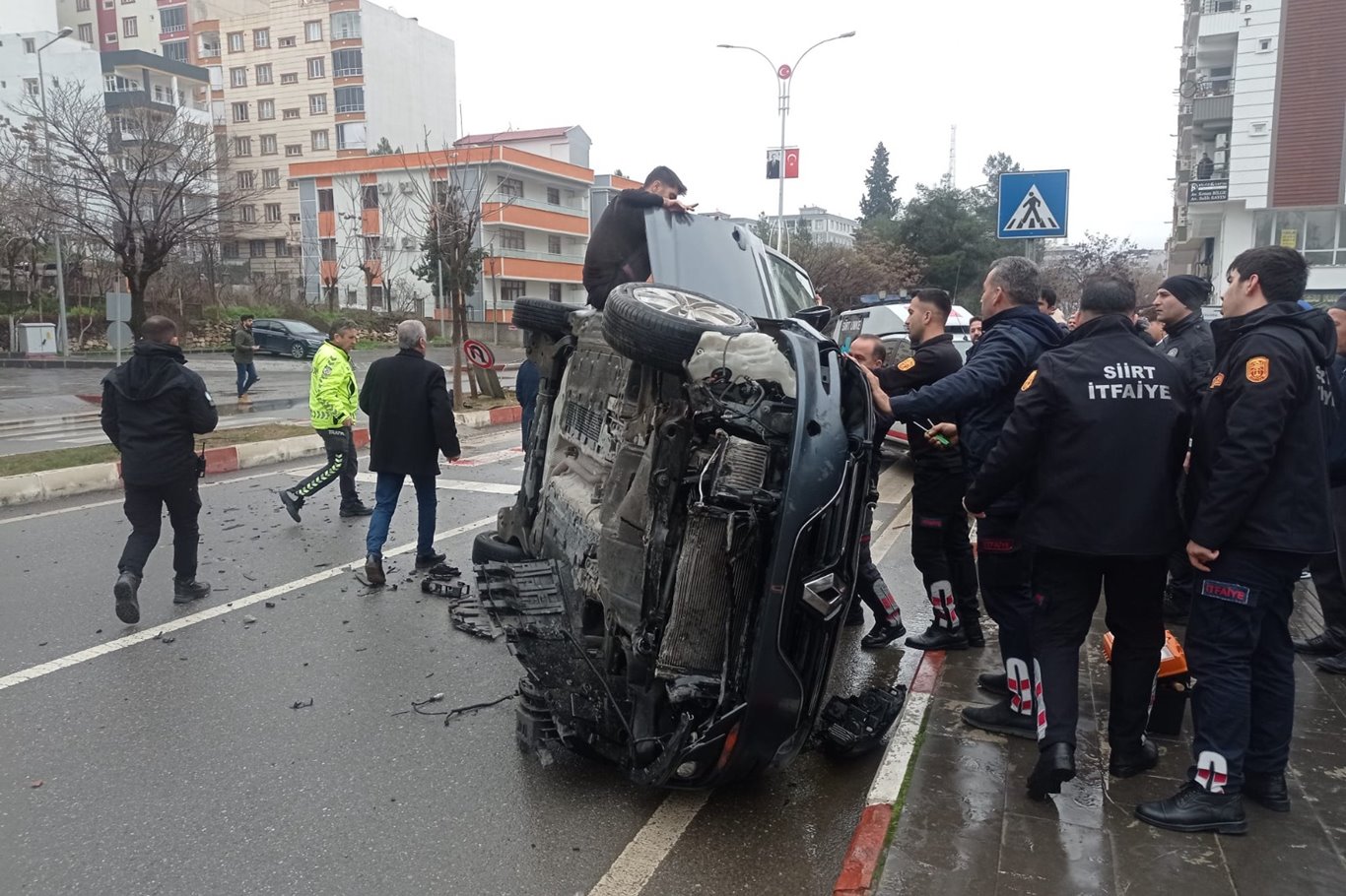 Siirt'te aşırı hız yapan sürücü faciadan son anda kurtuldu