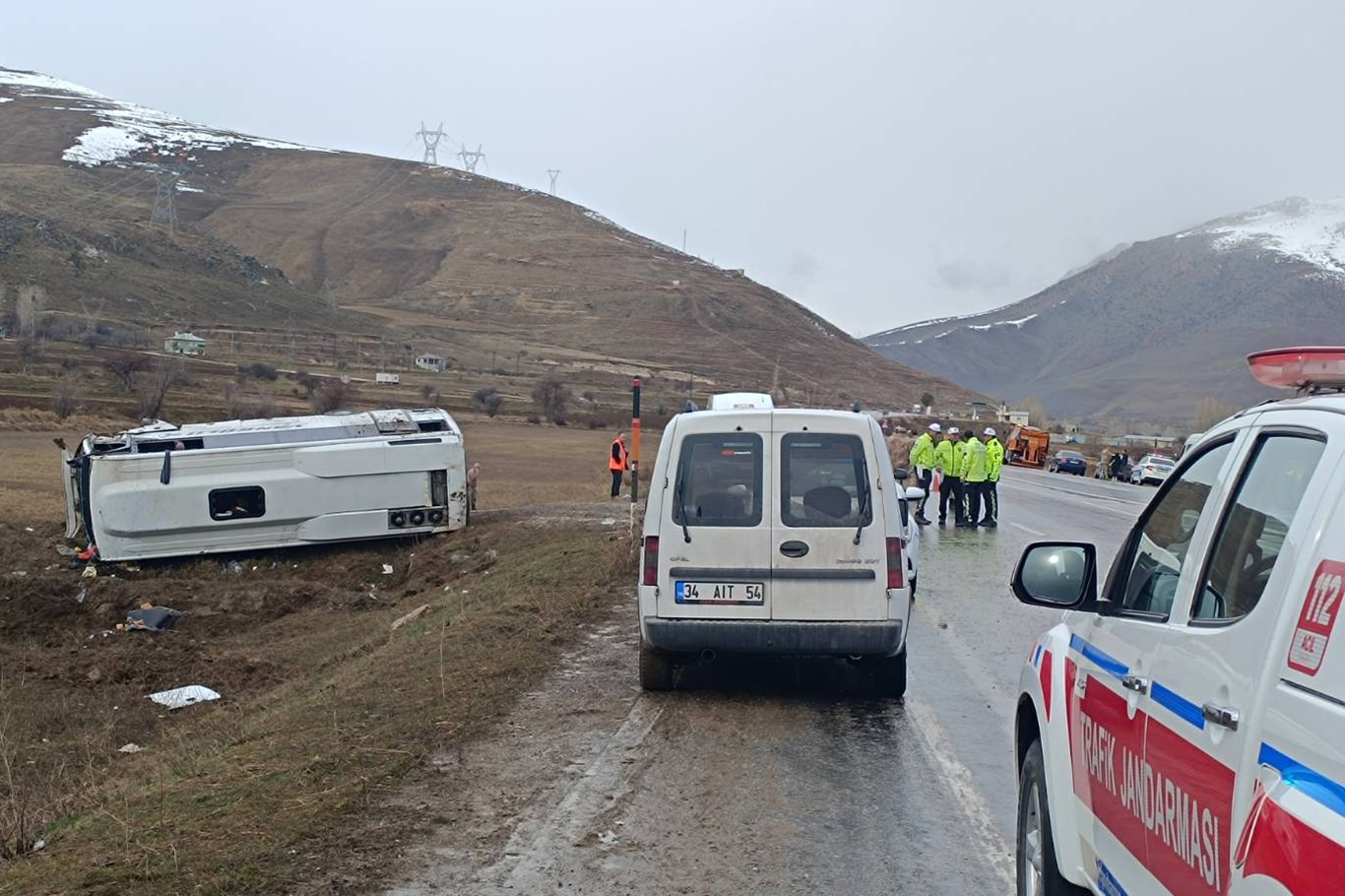 Van-Bitlis kara yolunda kaza: 29 yaralı