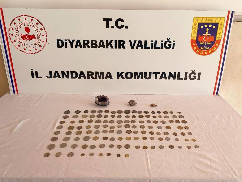 Diyarbakır'da jandarma ekipleri tarihi eser kaçakçılarına göz açtırmıyor