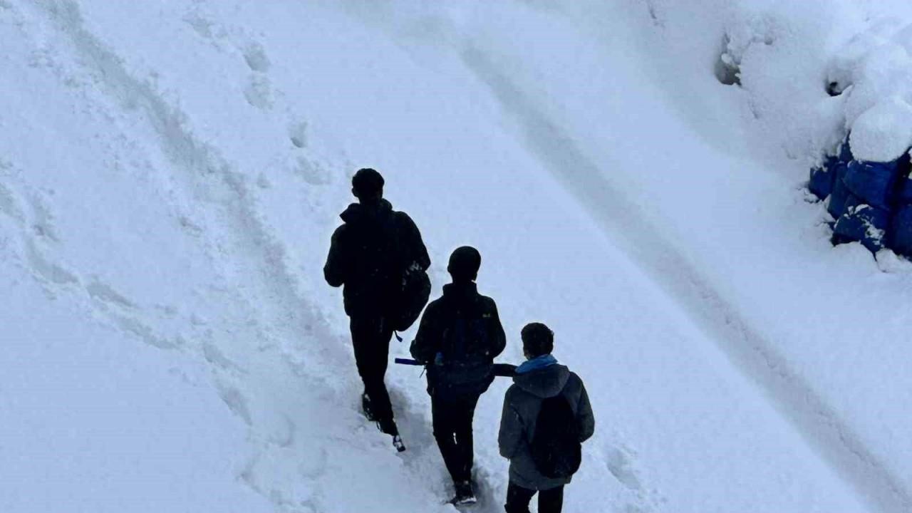 Hakkari ve Yüksekova’da taşımalı eğitime kar engeli