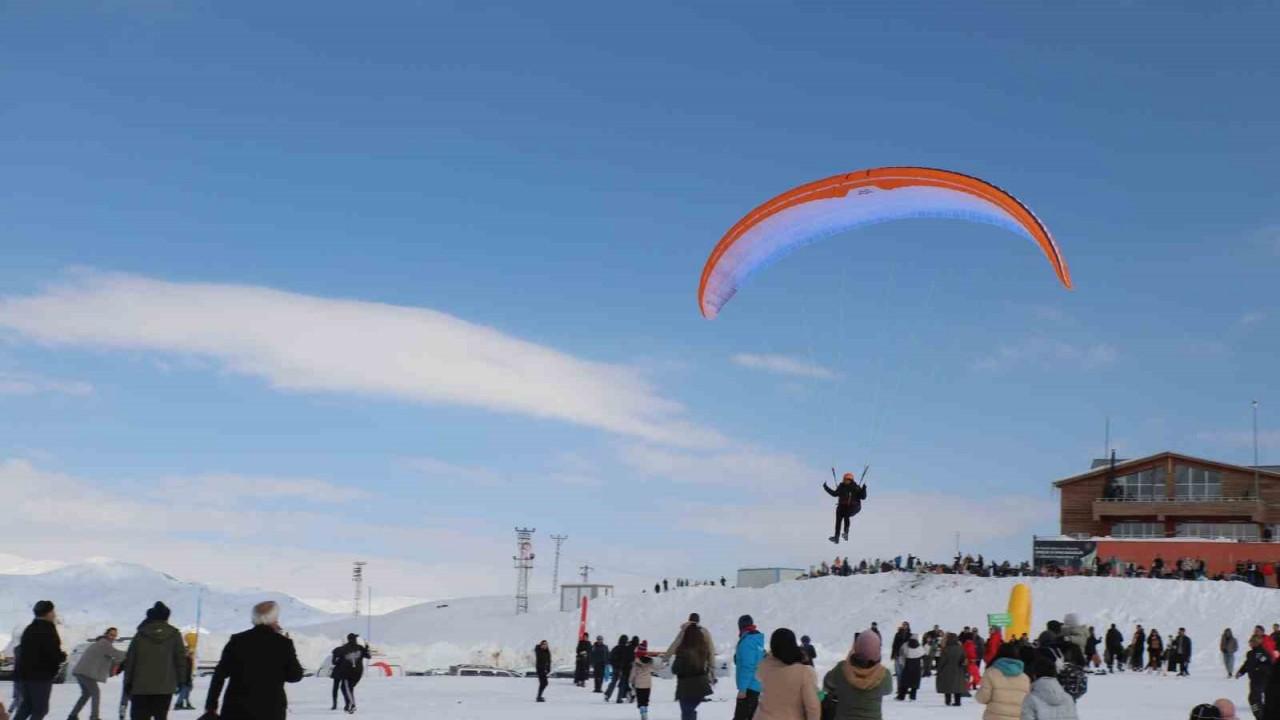 Hakkari’de kar festivali