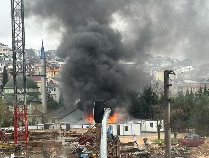 İşçilerin kaldığı konteyner alevlere teslim