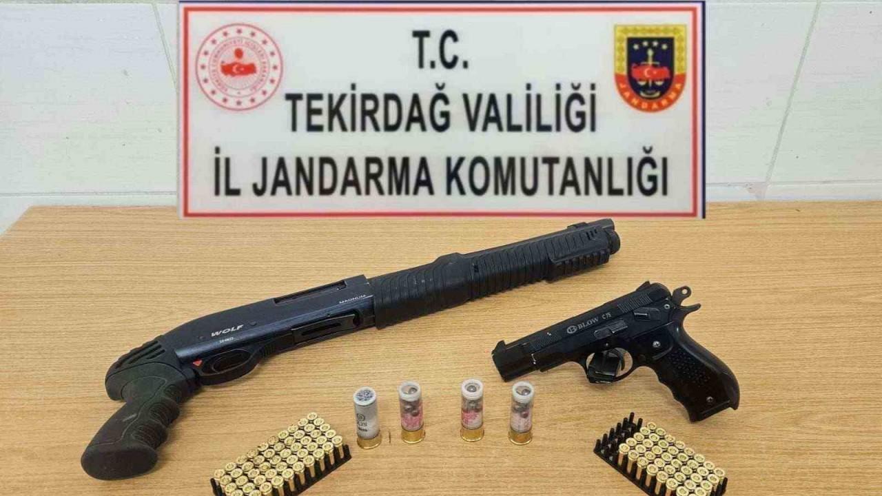 Jandarma ekipleri silah, bıçak ve mermiler ele geçirdi