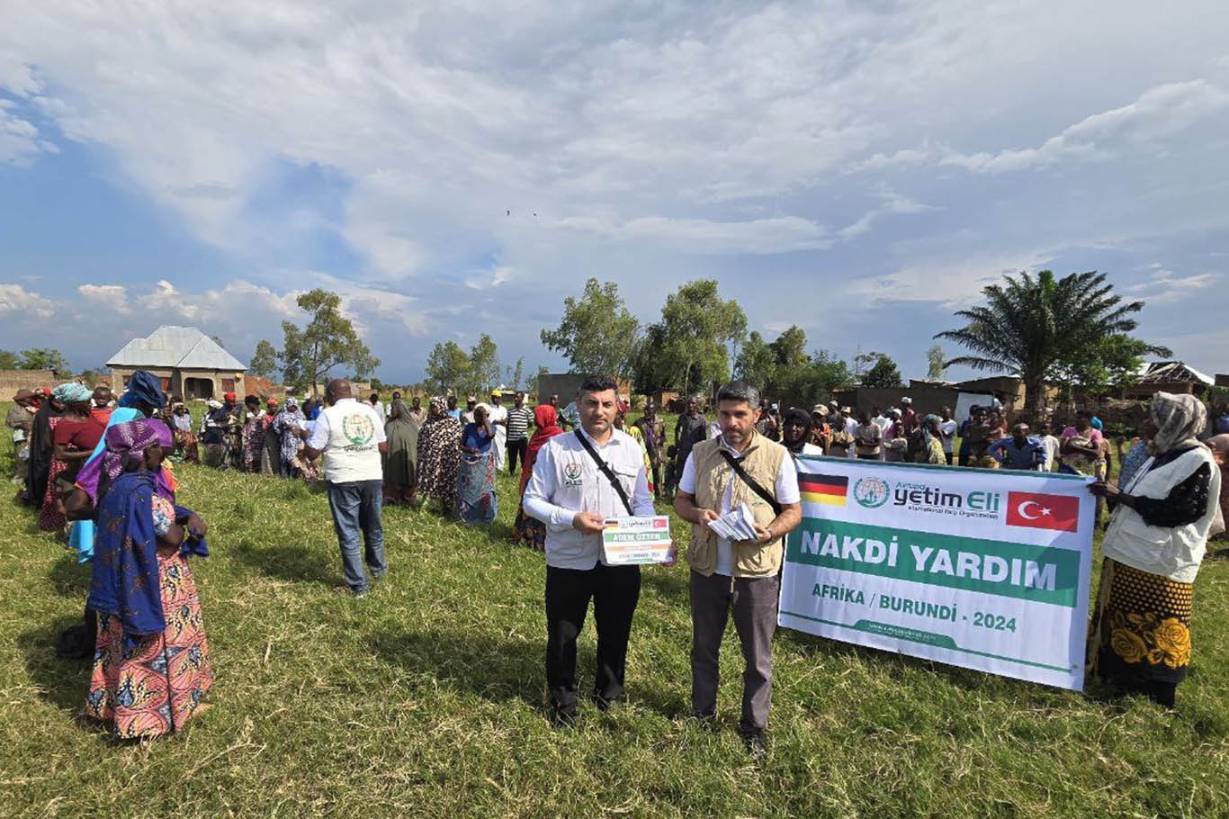 Burundi’de selden etkilenen ailelere yardım