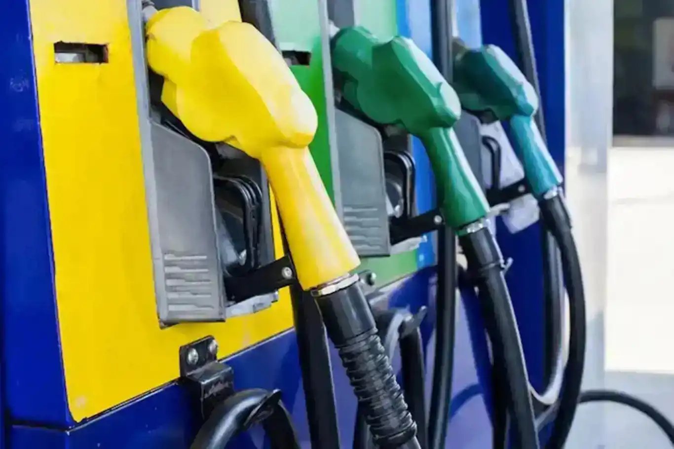 Benzine yapılan okkalı zam pompa fiyatlarına yansıdı