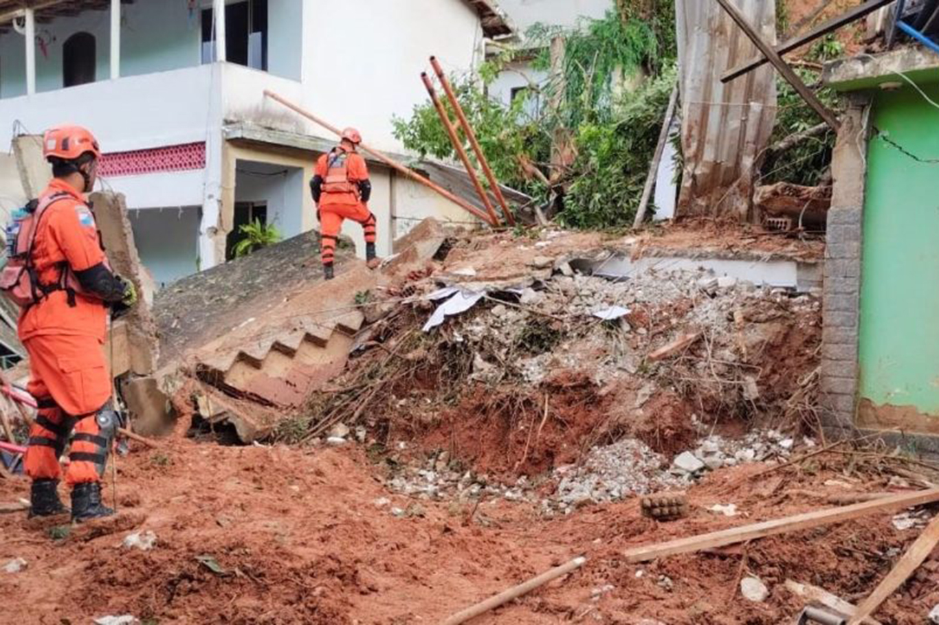 Şiddetli yağış sele yol açtı: 8 ölü