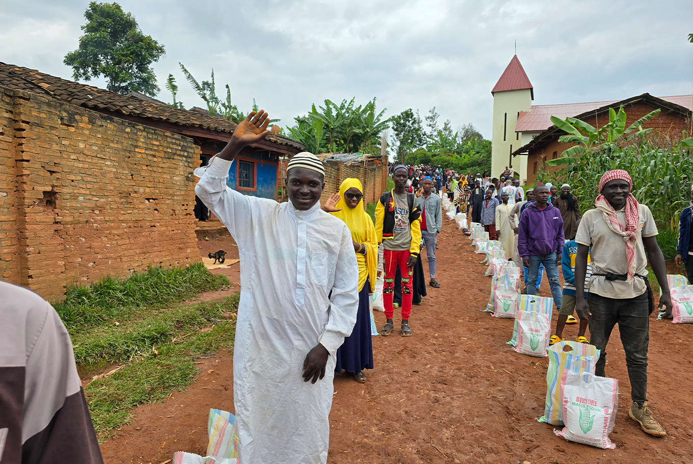 IHO Ebrar Burundi'de yüzlerce aileye gıda yardımında bulundu