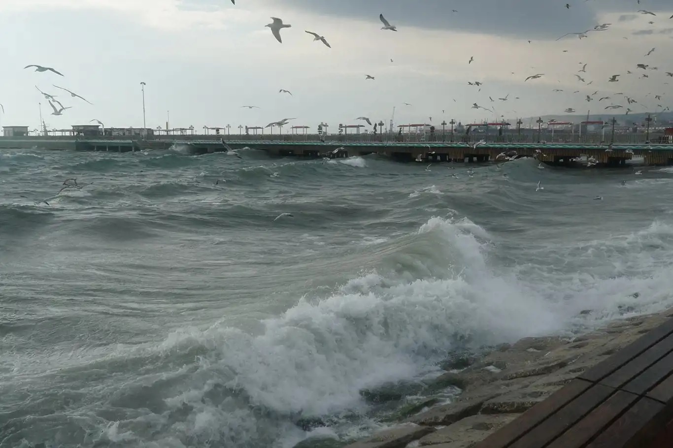 Çanakkale'de feribot seferlerine fırtına engeli