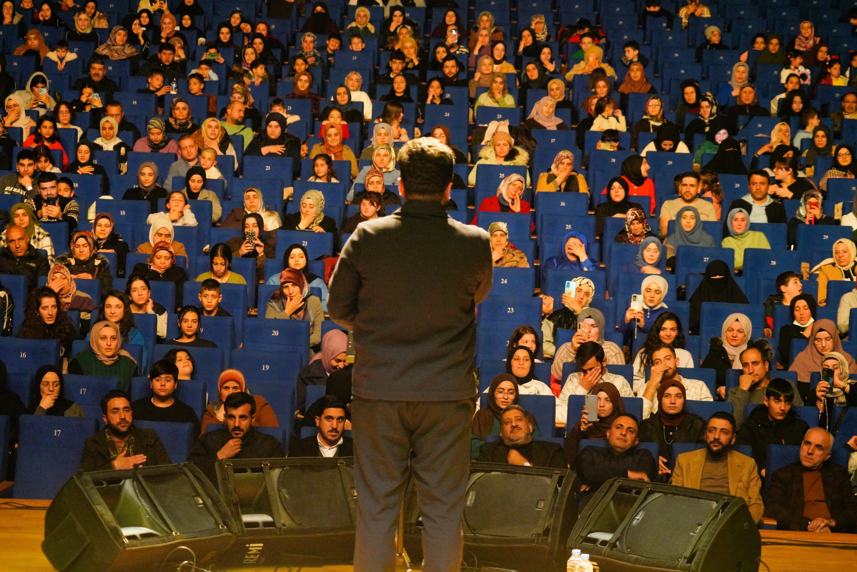 Diyarbakır'da Mehmet Emin Ay ve Murat Belet Ramazan etkinliğinde sahne Aldı