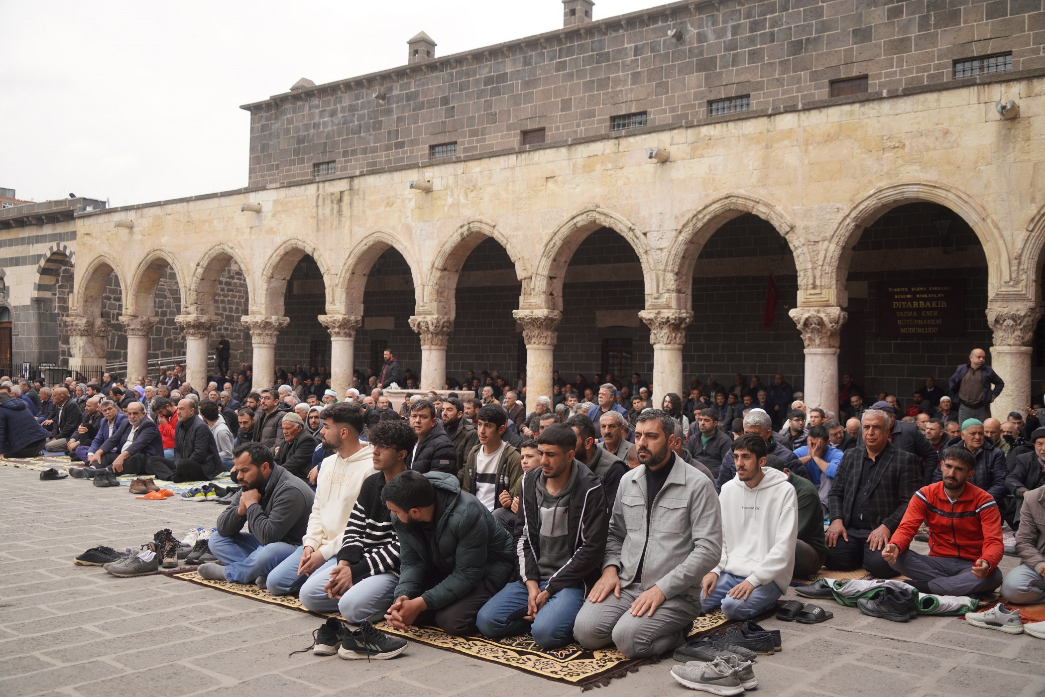 Ramazan'ın ilk cumasında Ulu Cami doldu taştı