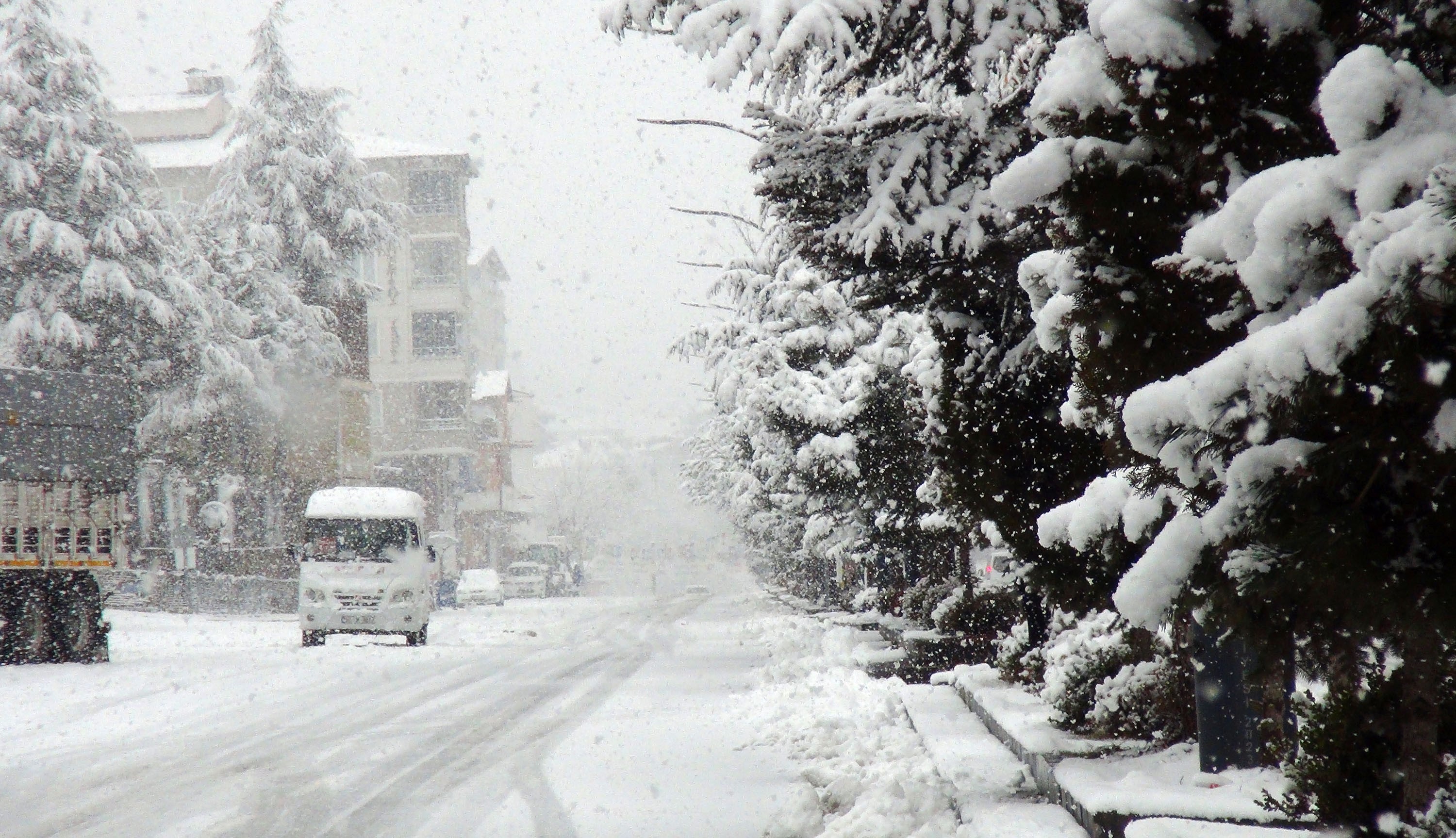 Van’da yoğun kar yağışı