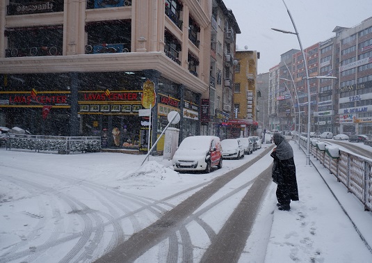 Erzurum Soğuk. Yollar uzun, hasret büyük Erzurum...