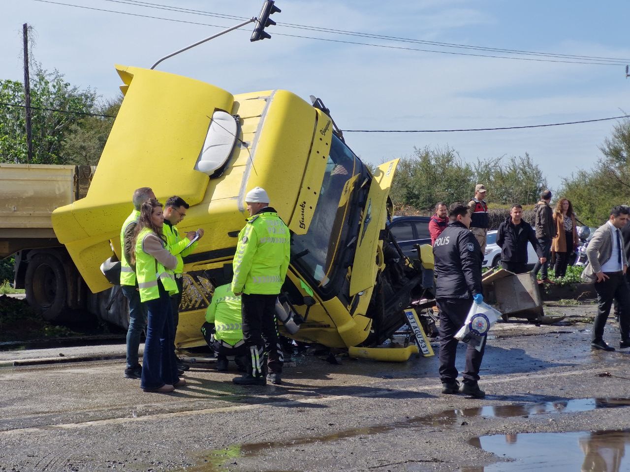 Deprem kentinde trafik kazası: 5 ölü, 2 yaralı