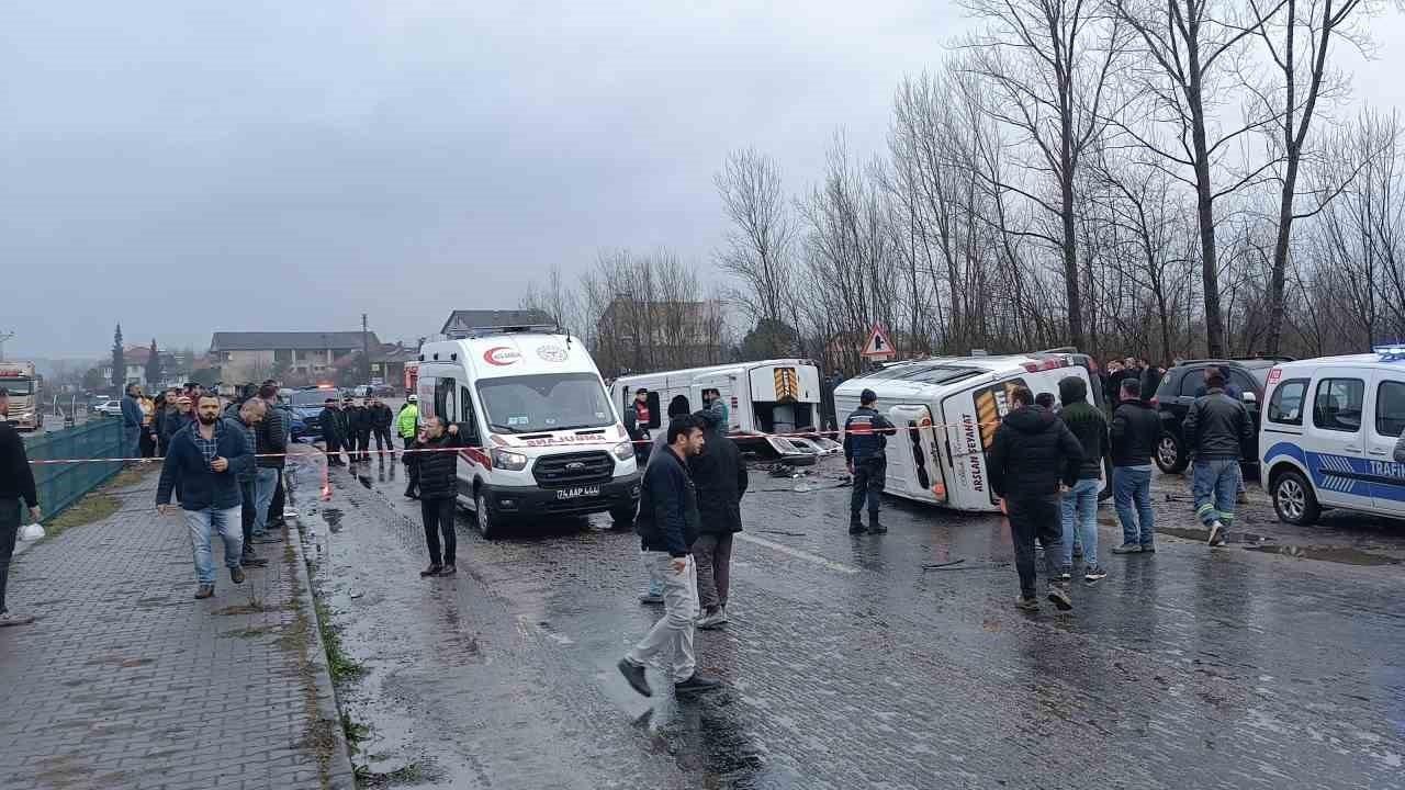 Bartın’da işçi servisleri kaza yaptı: 1 ölü, 15 yaralı