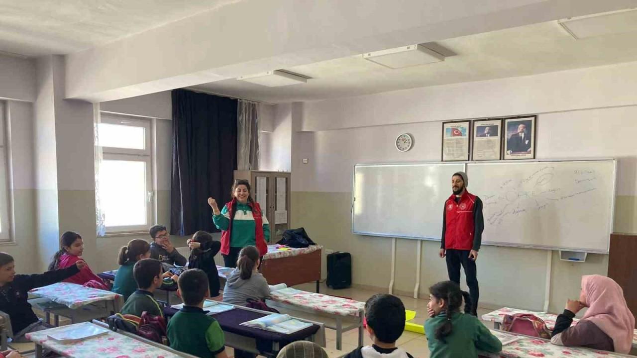 Elazığ’da öğrencilere sek sek oyunu ile öfke çözme yöntemi eğitimi