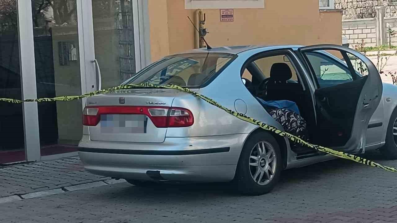 Hastaneye gitmek için bindiği otomobilde öldü