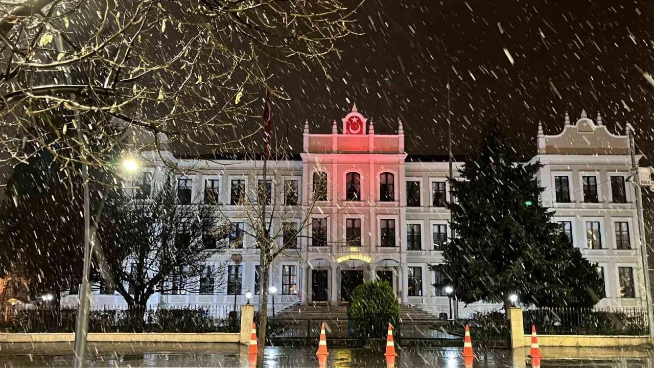 Mart ayında Bolu’da lapa lapa kar yağdı