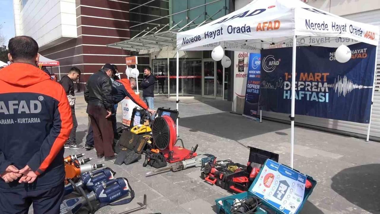 Tatvan’da fotoğraf ve arama kurtarma malzemeleri sergisi düzenlendi