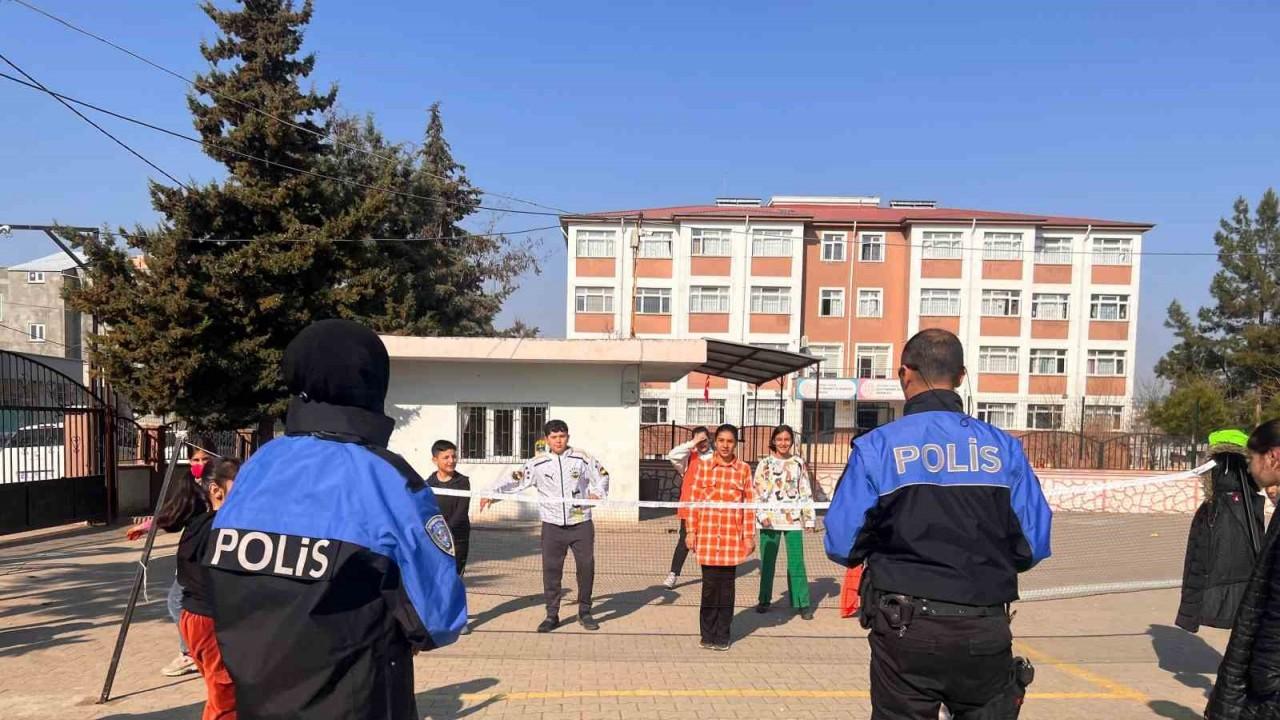 TDP Polisleri öğrencileri bilgilendirdi