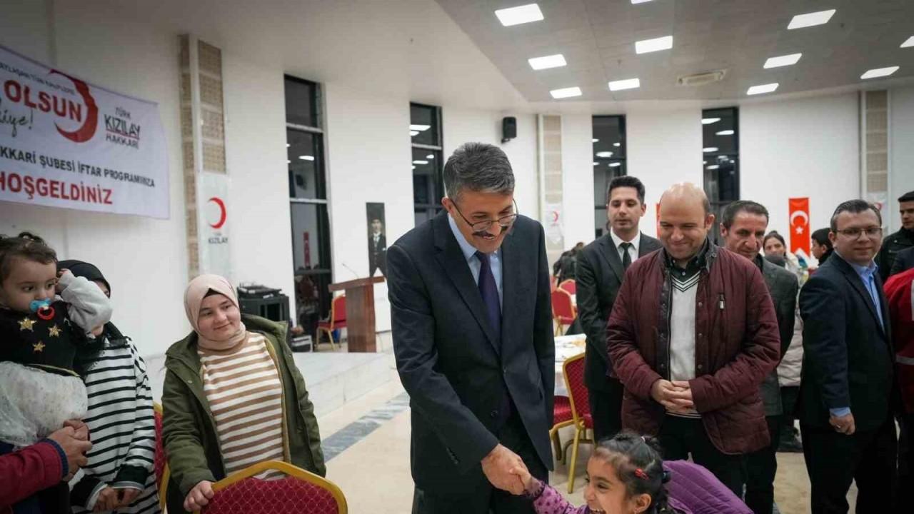 Vali Çelik, ailelerle iftar yemeğinde bir araya geldi