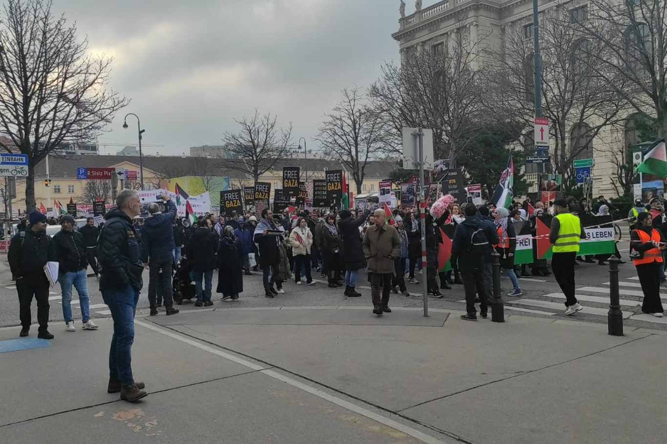 Gazze saldırıları protesto edildi