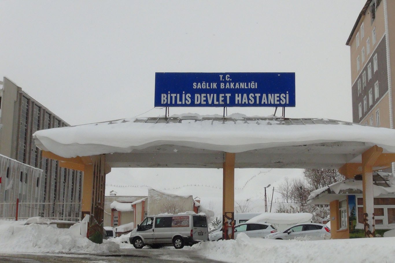 Bitlis Eren Üniversitesi'nde 57 öğrenci yemekten zehirlendi