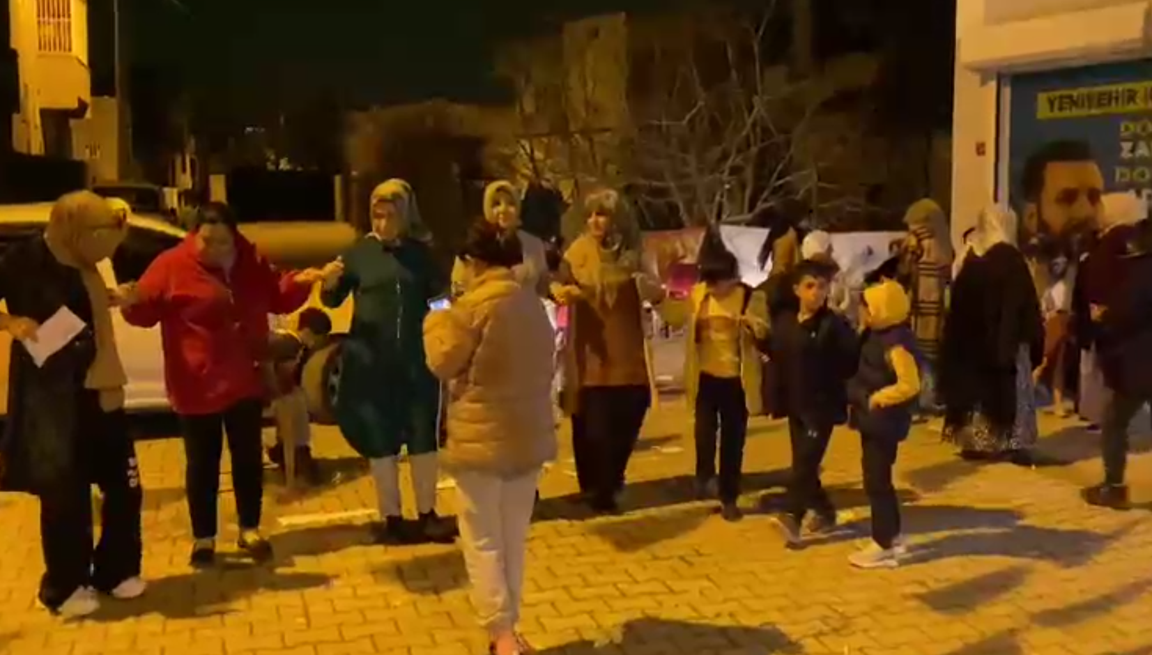 AK Parti adayı Asena, Yolaltı mahallesinde vatandaşlarla buluştu