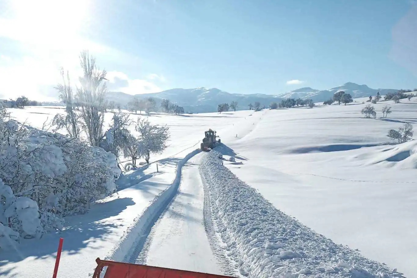 Erzurum ve Kars'ta 341 köy yolu ulaşıma kapalı