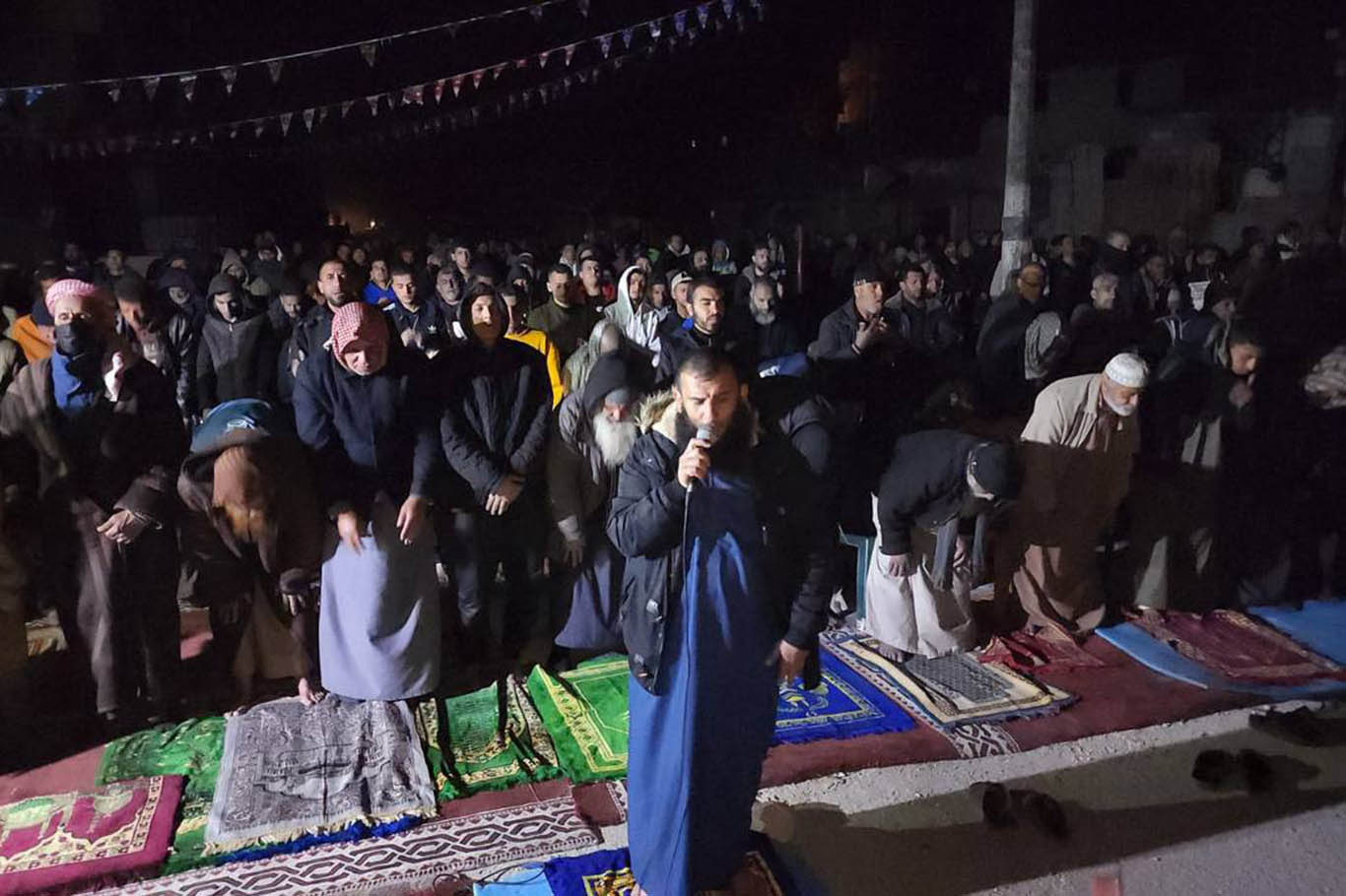 Gazzeliler Ramazan'ı sevinçle ve teravih namazlarıyla karşılıyor