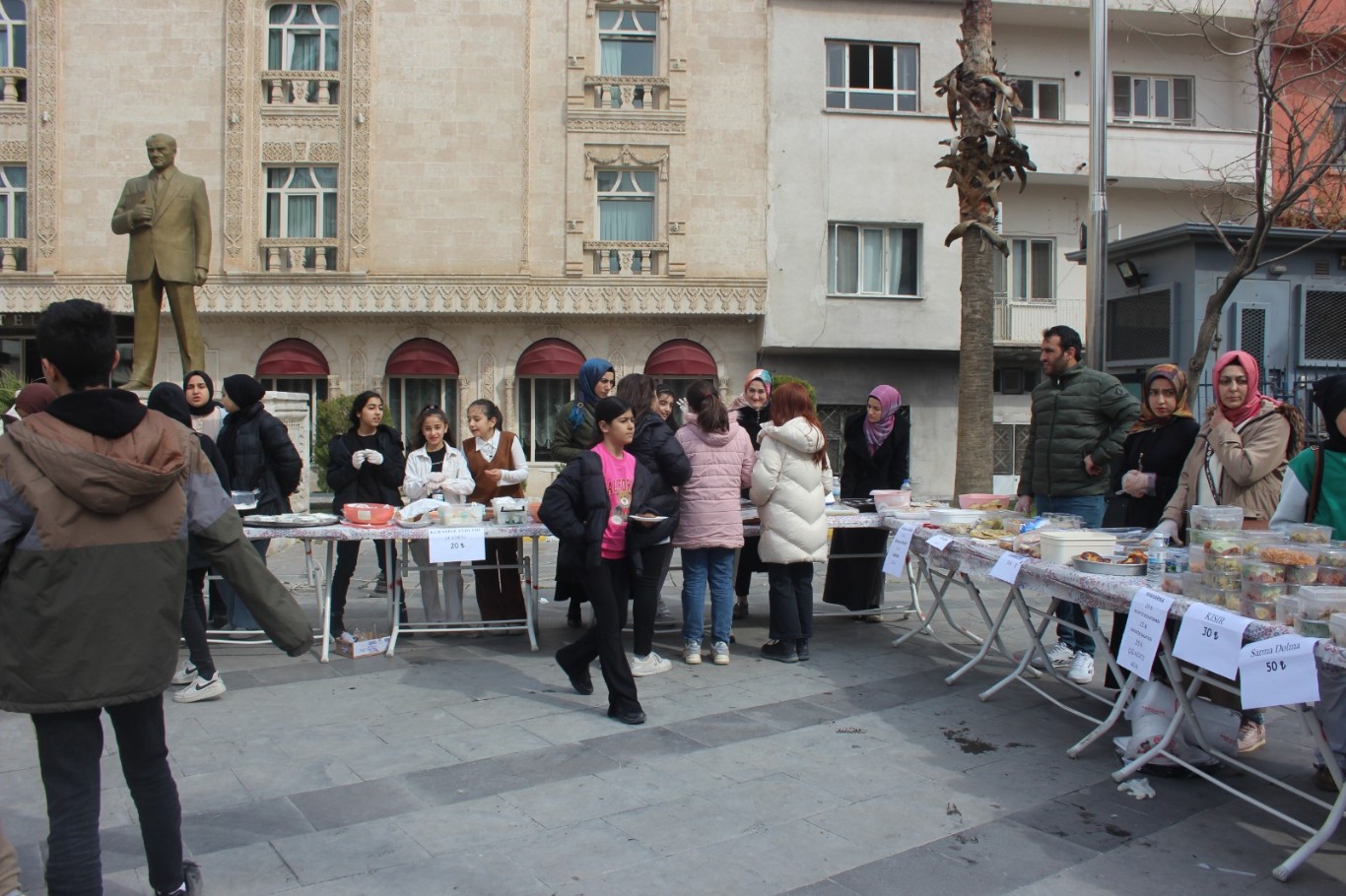 İmam Hatip Ortaokulu öğrencileri, Filistin için kermes düzenledi