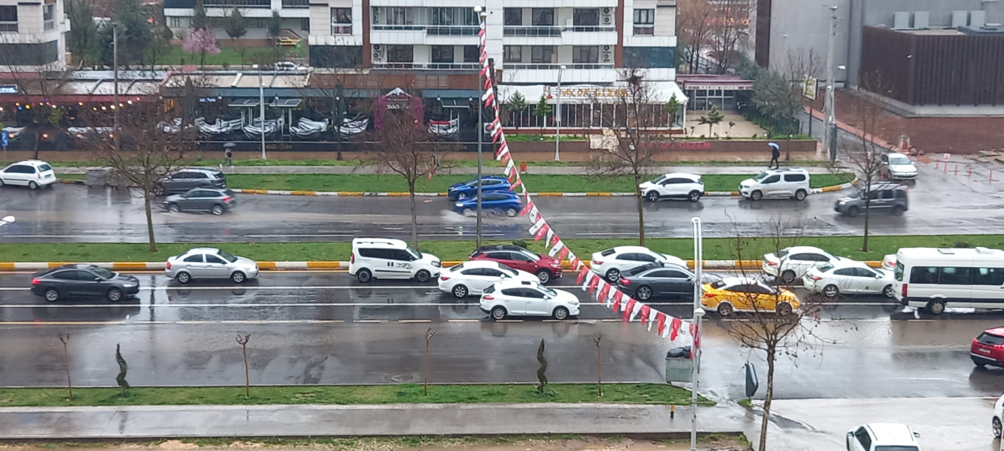 Diyarbakır'ı Sağanak Yağış Vurdu