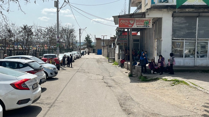 Diyarbakır'da 16 Öğrenci Temizlik Yaparken Gazdan Zehirlendi!